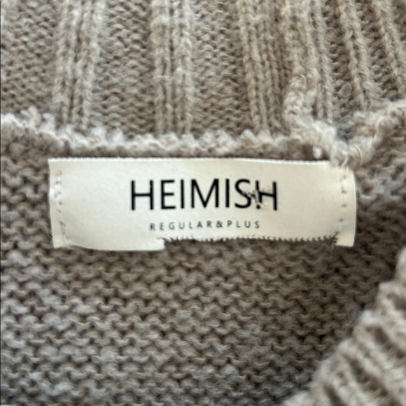 Elegant Women's Sweater in Soft Beige - Picture 4 of 5